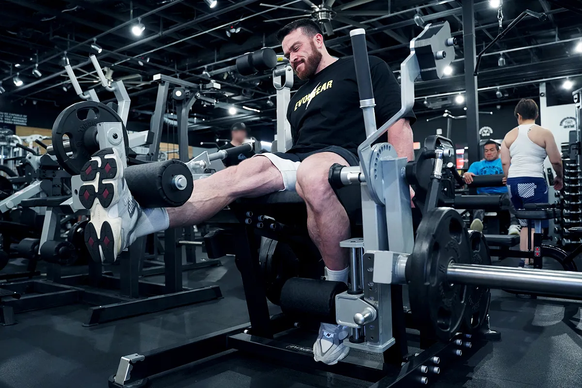 ISO-LATERAL LEG EXTENSION