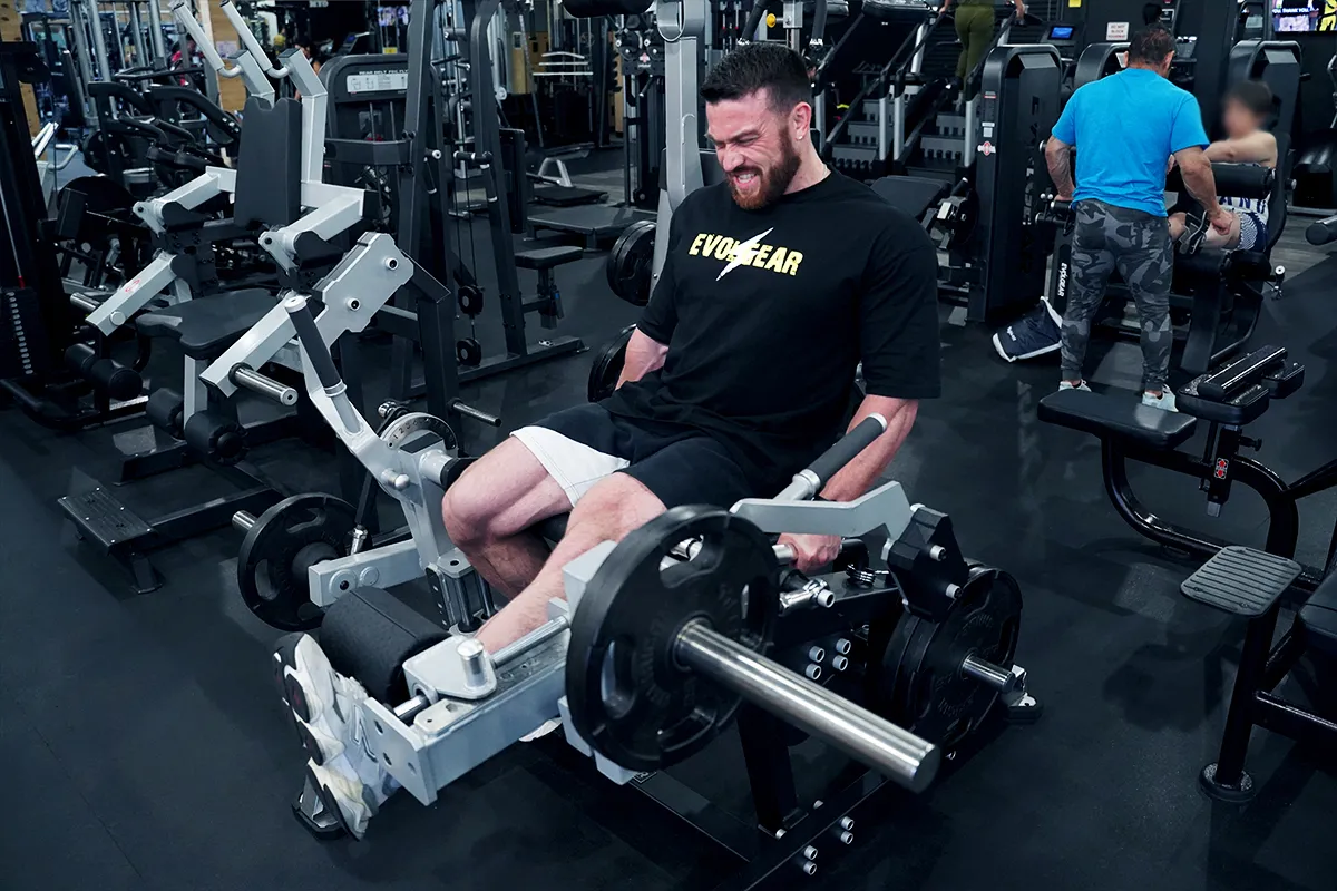 ISO-LATERAL LEG EXTENSION